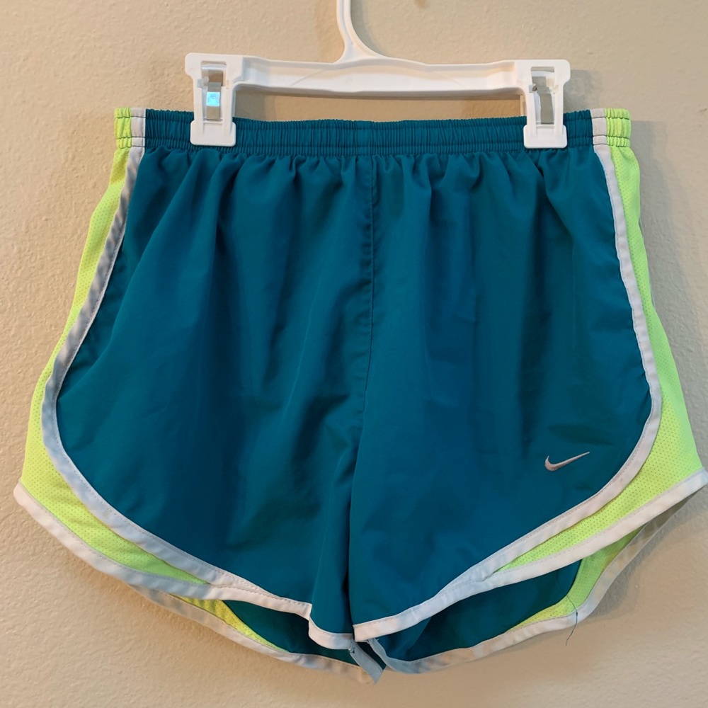NIKE TEMPO SHORT